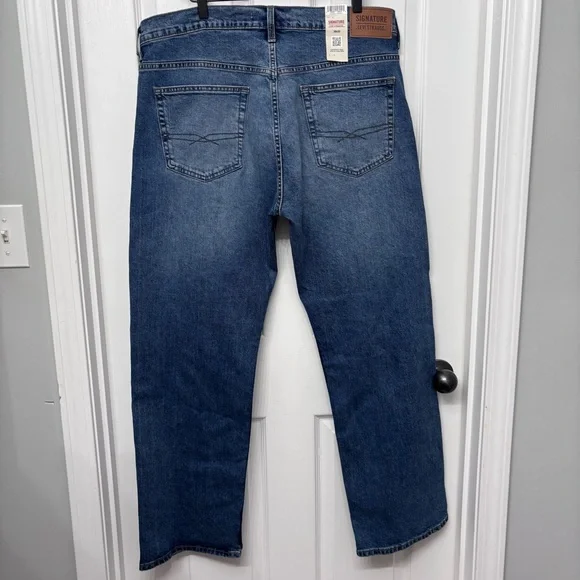 Medium Wash Loose Jeans | Levi’s Signature W36 L32 - Picture 10 of 13